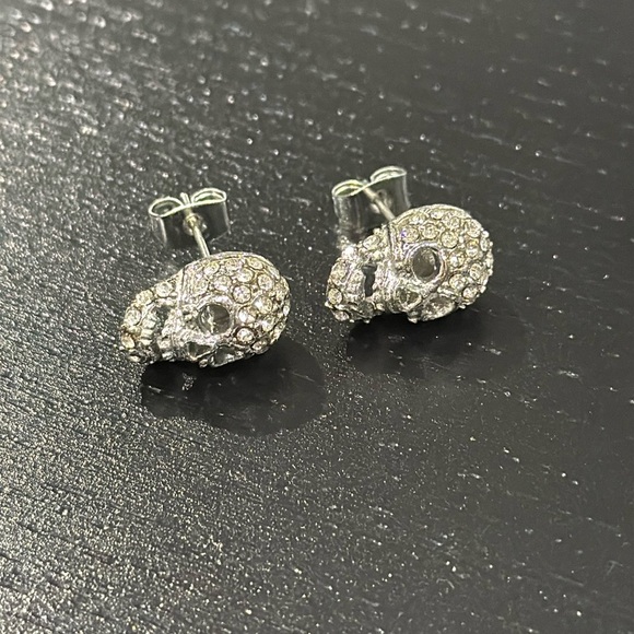 Skull Silver Stud Earrings - Picture 3 of 5